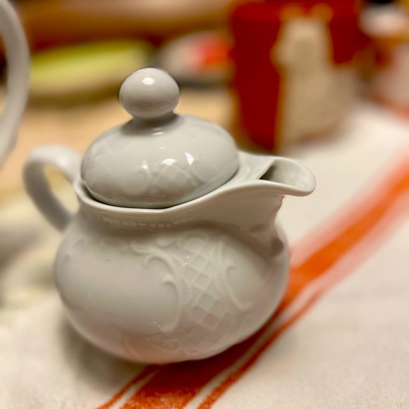 SELTMANN WEIDEN BAVARIA GERMANY WHITE EMBOSSED TEAPOT COFFEEPOT SALZBURG VIENNA - Picture 16 of 16